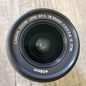 Canon EF-S 18-55mm 1:3.5-5.6 IS Zoom lens